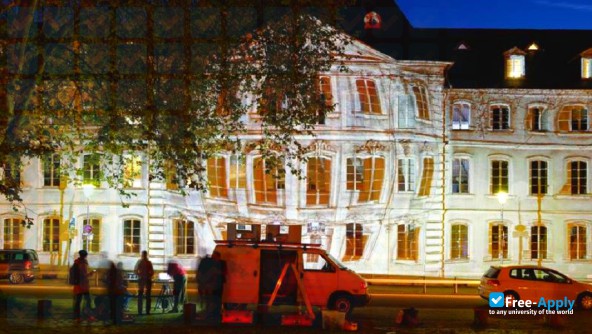 Saar College of Fine Arts photo #9