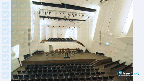 Foto de la Carl Maria von Weber College of Music #1