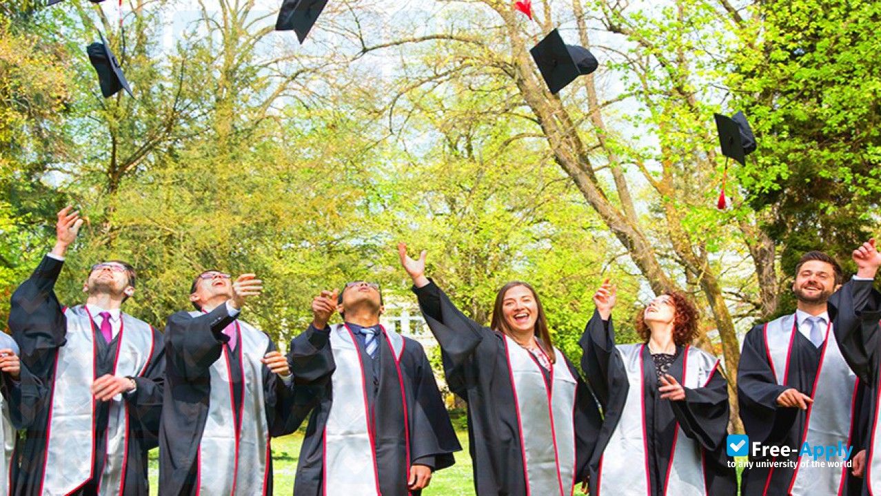 University of the Savings Banks Finance Group photo #9