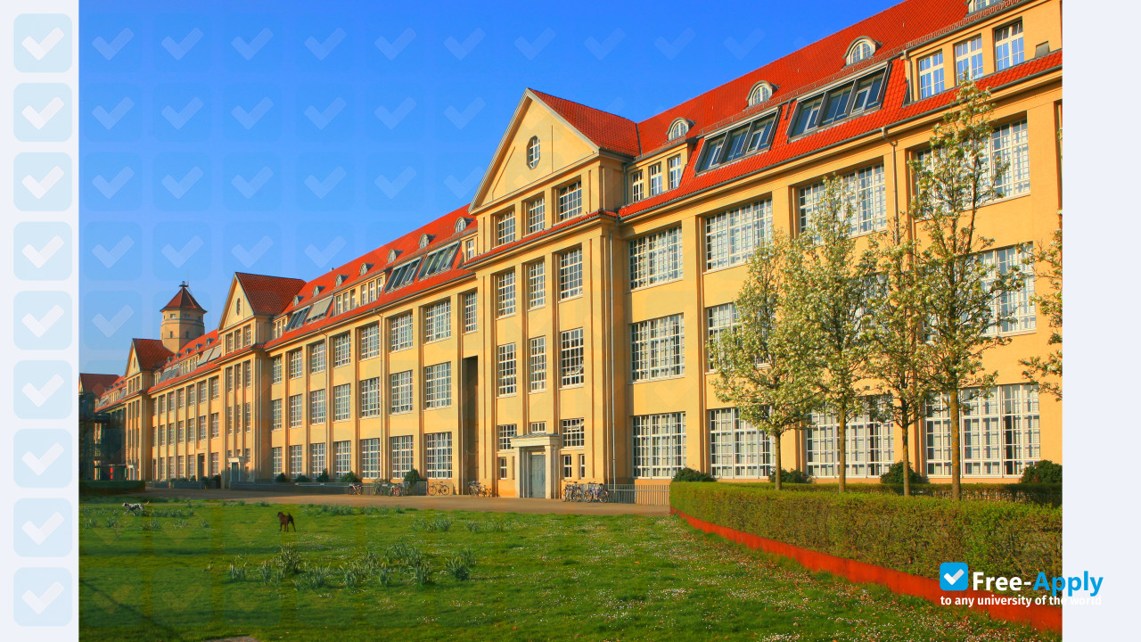 Foto de la Karlsruhe University of Arts and Design #6