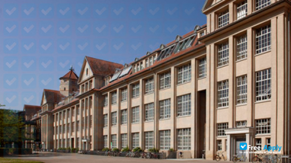 Foto de la Karlsruhe University of Arts and Design #3