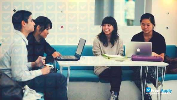 Photo de l’ISS International Business School of Service Management #1