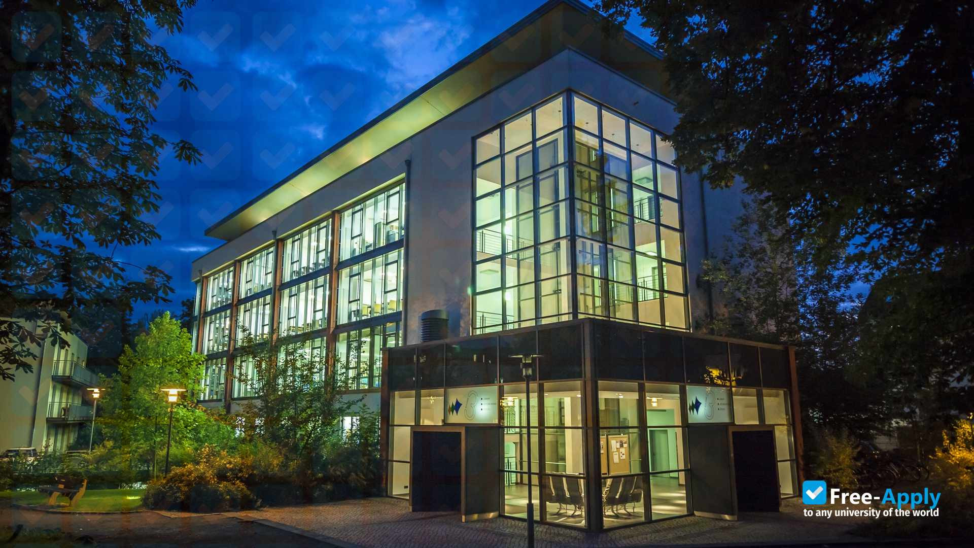 Foto de la IU International University of Applied Sciences #3