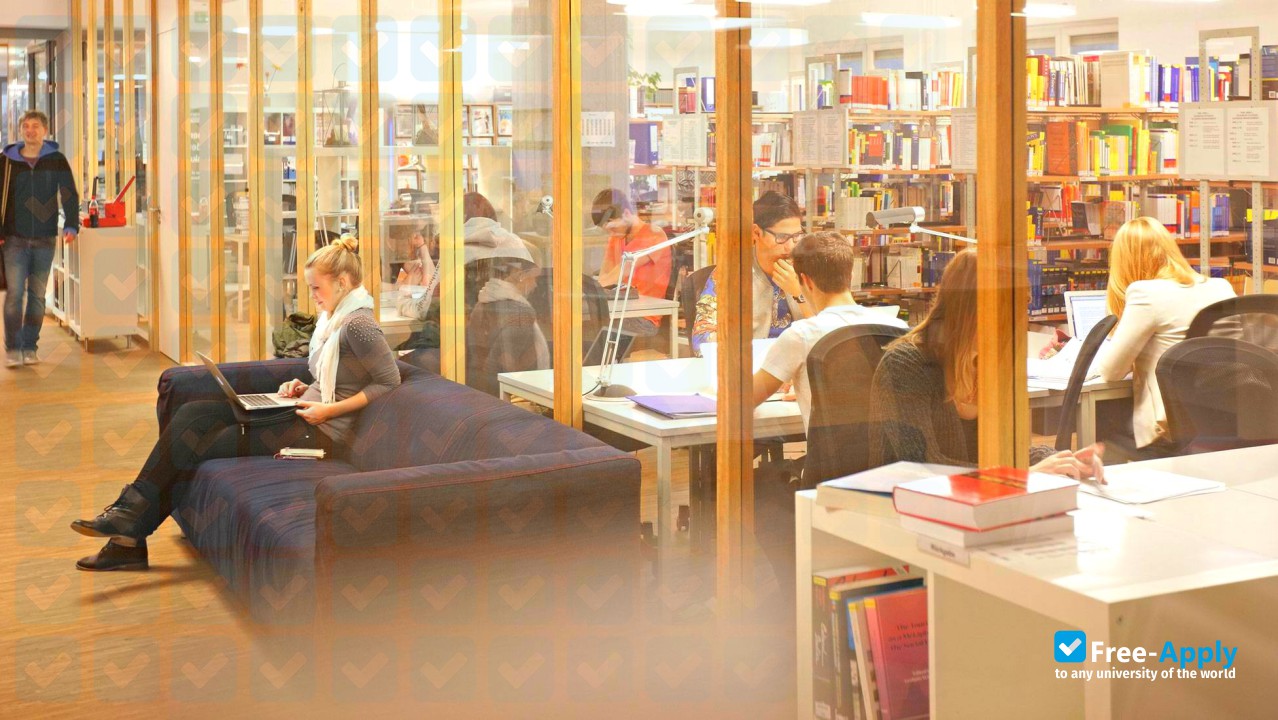 Karlshochschule International University photo