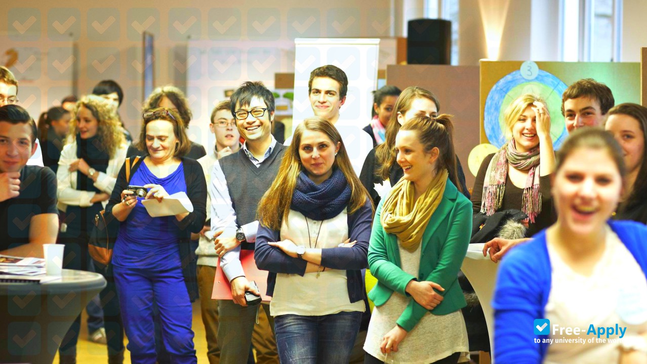 Karlshochschule International University photo #2