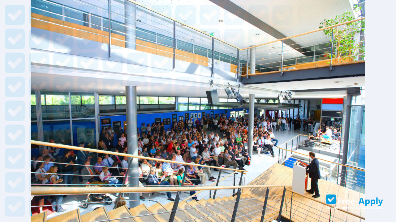 Photo de l’University of Printing and Media #9