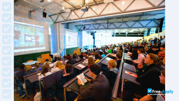 Photo de l’University of Printing and Media #3