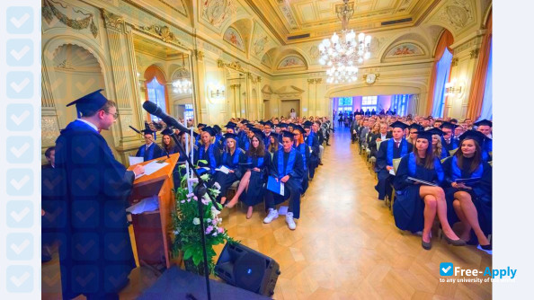 Foto de la Heidelberg University of International Management #3