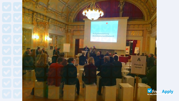 Foto de la Heidelberg University of International Management #7