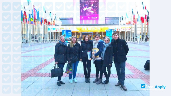 Foto de la Heidelberg University of International Management #5