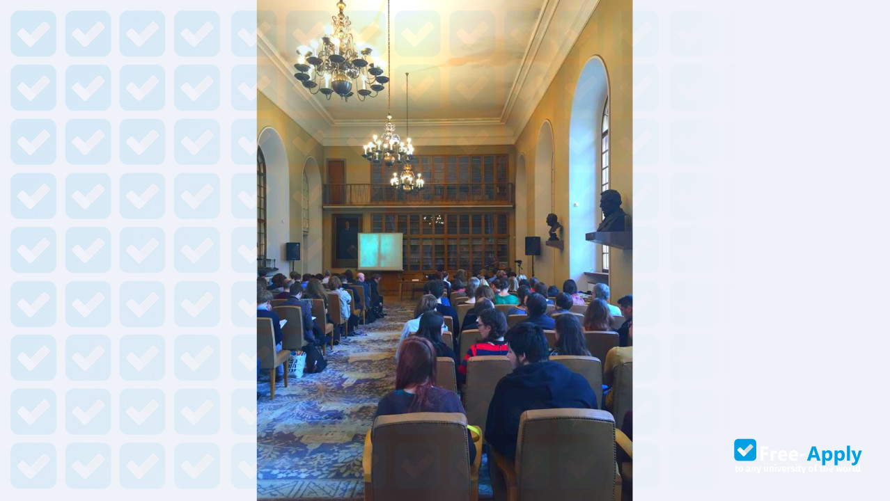 Foto de la International Research Institute for Cultural Technologies and Media Philosophy #26