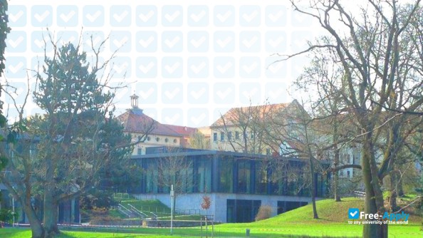 Foto de la International Research Institute for Cultural Technologies and Media Philosophy #3