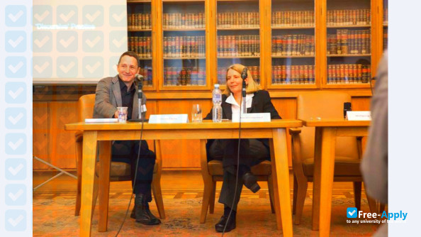 Foto de la International Research Institute for Cultural Technologies and Media Philosophy #6