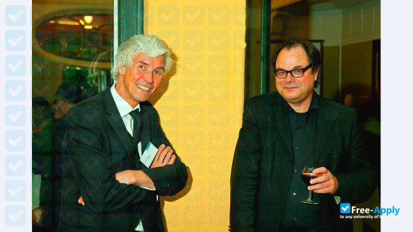 Foto de la International Research Institute for Cultural Technologies and Media Philosophy #7