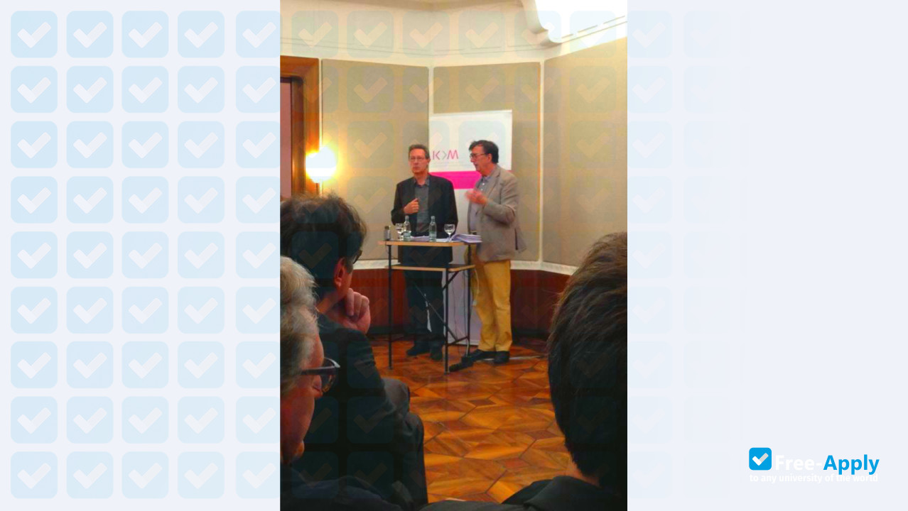 Foto de la International Research Institute for Cultural Technologies and Media Philosophy #19