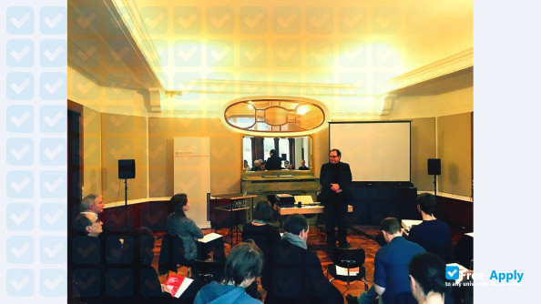Foto de la International Research Institute for Cultural Technologies and Media Philosophy #2