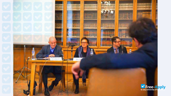Foto de la International Research Institute for Cultural Technologies and Media Philosophy #22