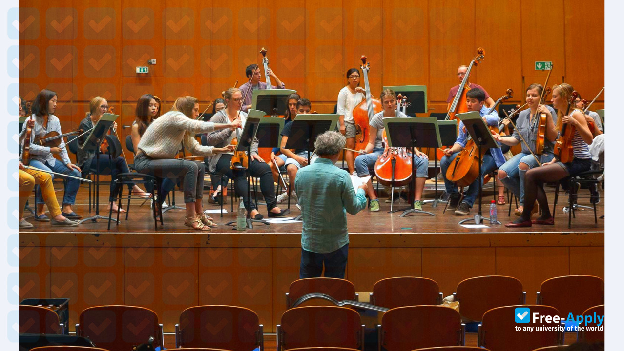 Foto de la University of Music Saar #8