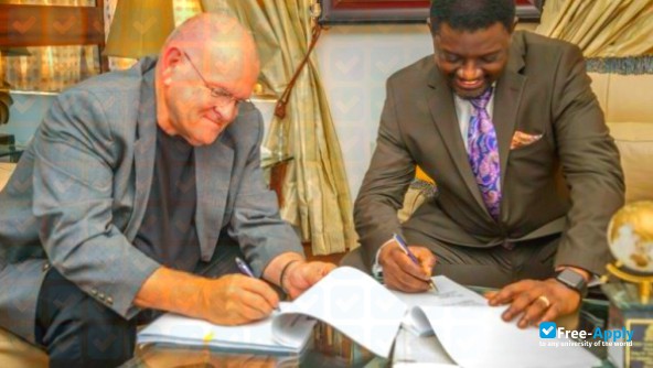 Foto de la Pan African Christian University College