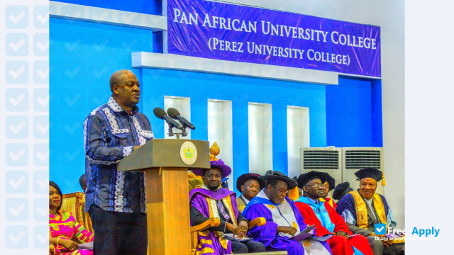 Foto de la Pan African Christian University College #1
