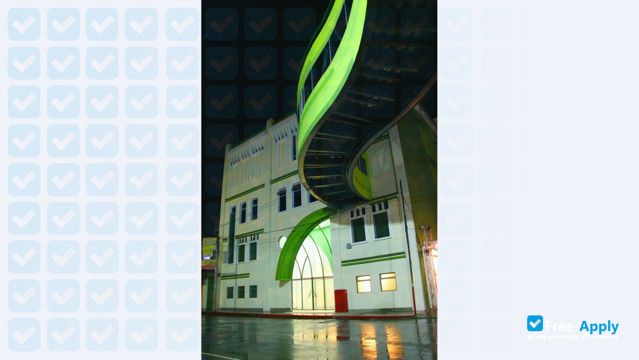 Guatemala Middle American University (UMES) photo #7