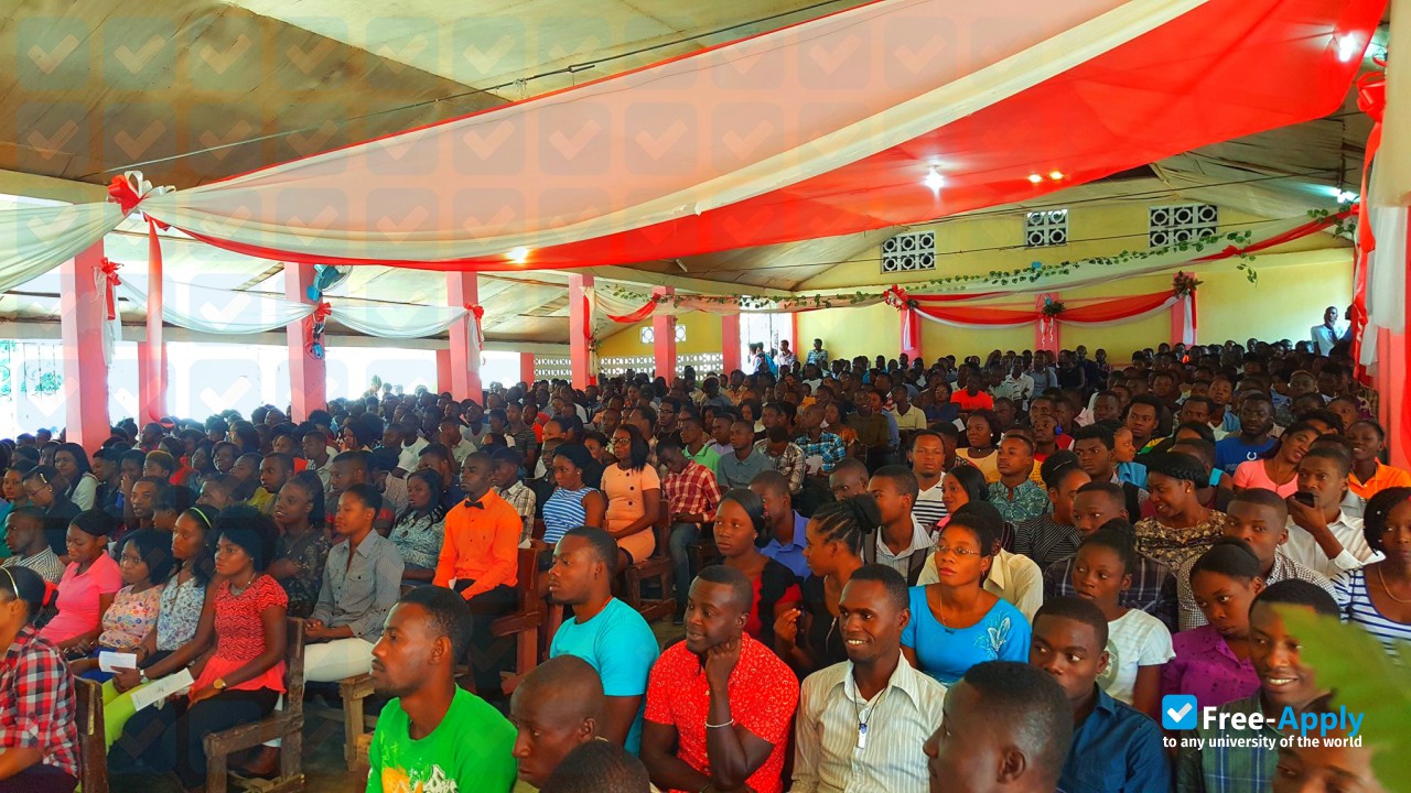 Photo de l’Christian University of North Haiti #6