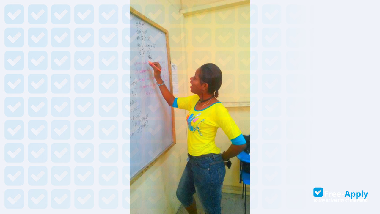 Foto de la University of Port-au-Prince #7