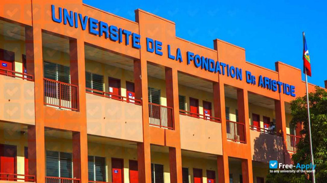 Foto de la University of the Dr. Aristide Foundation #3