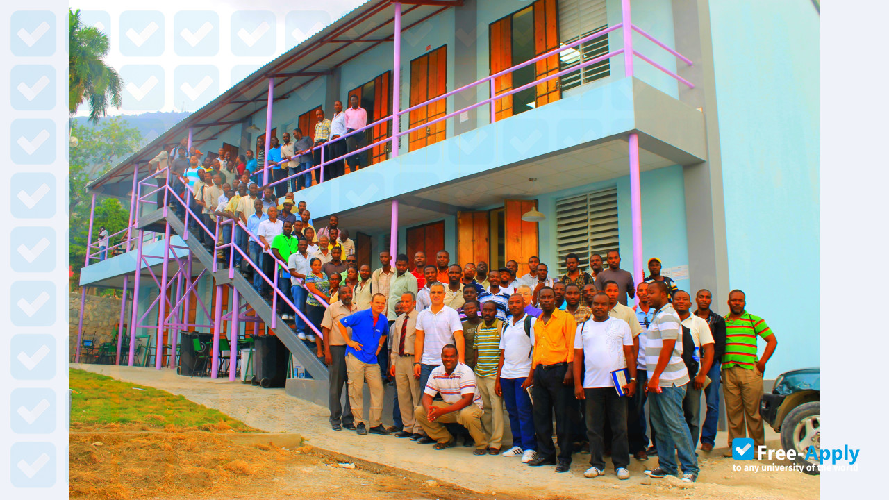 Quisqueya University photo #4