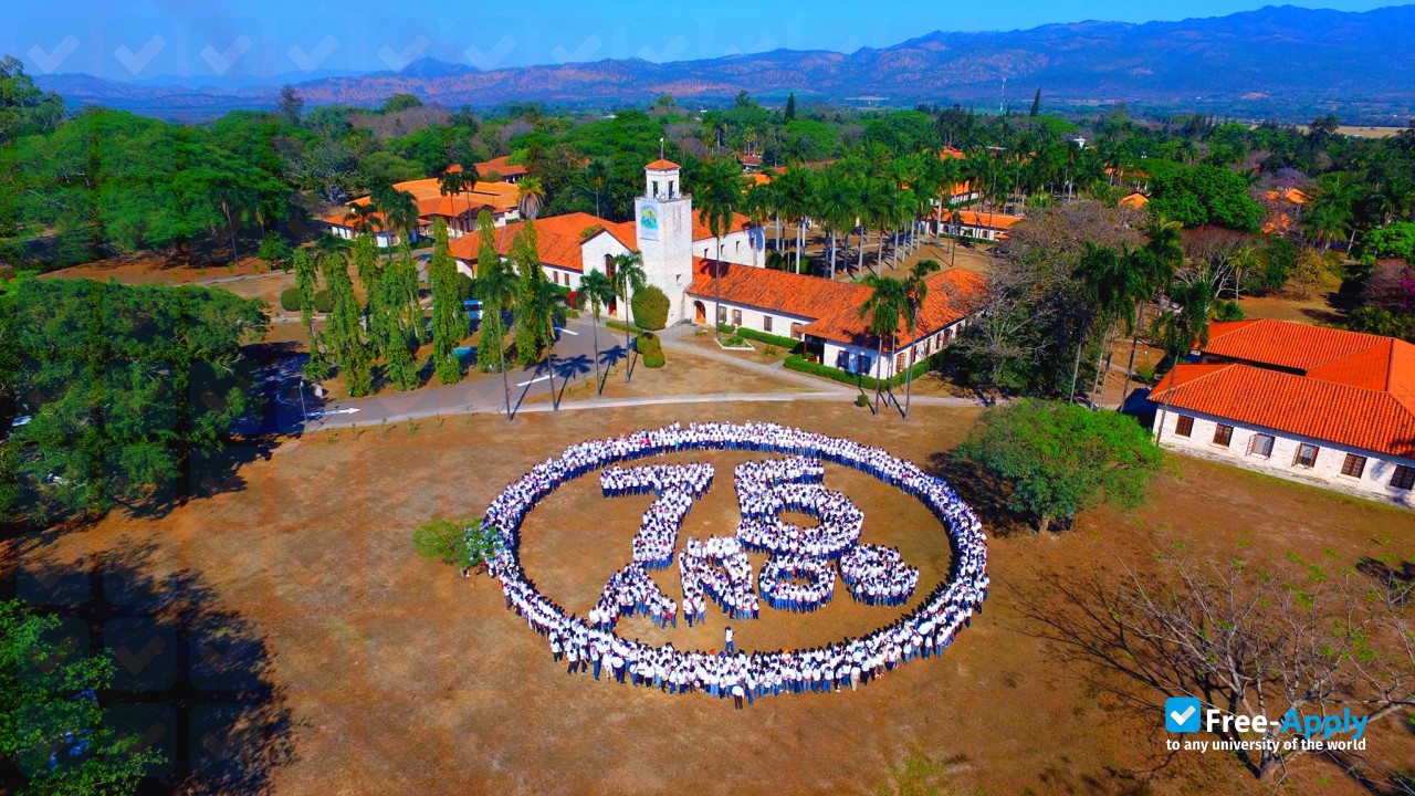 Photo de l’Zamorano's Panamerican Agricultural School #23