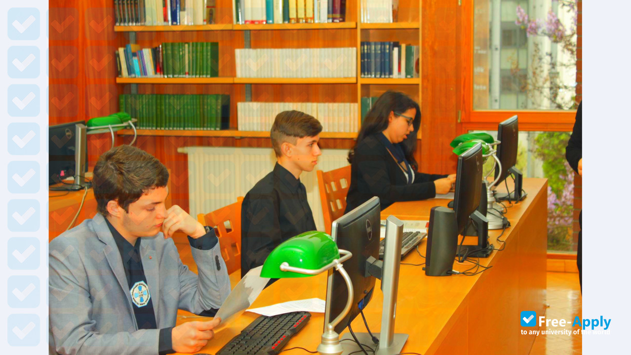 Foto de la Szent Atanáz Greek Catholic Theological Institute, Nyíregyháza #3