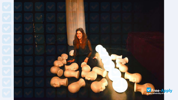 Foto de la University of Theatre and Film Arts #9