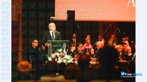 Foto de la Baptist Theological Academy #2