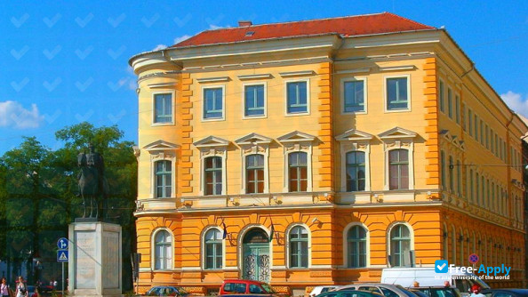 CBS Central European International College photo #4