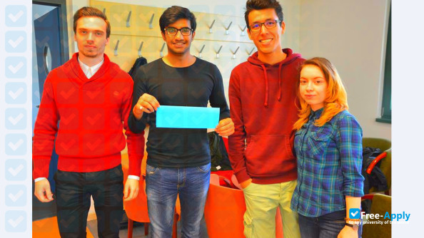 Foto de la International Business School #13