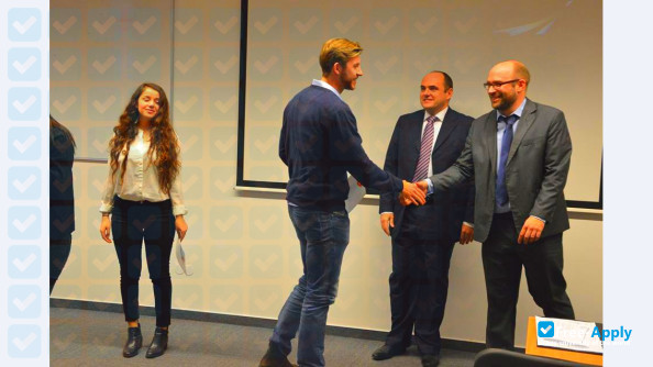 Foto de la International Business School #7