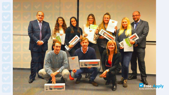 Foto de la International Business School #10