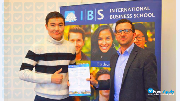 Foto de la International Business School #12