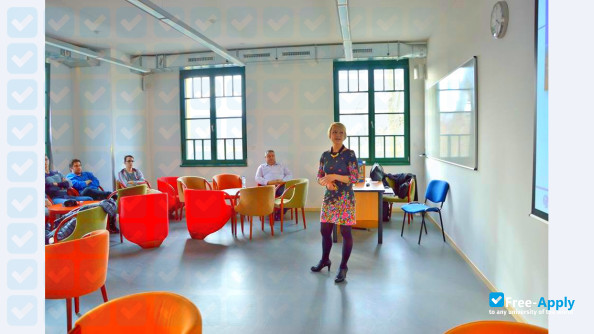 Foto de la International Business School #5
