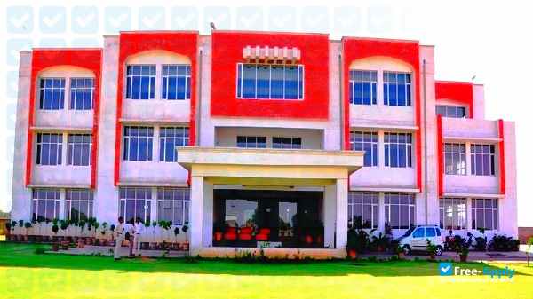 Photo de l’Smt Shanti Devi College of Management & Technology #5