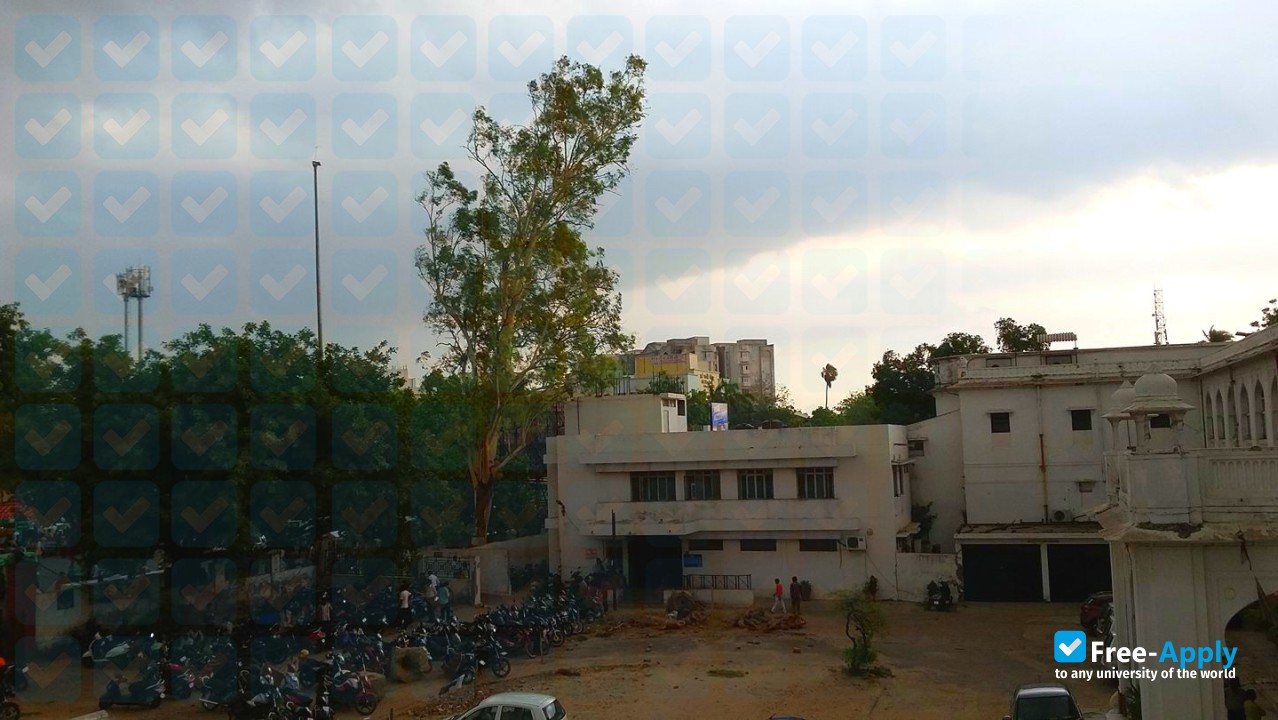 Chhatrapati Shahuji Maharaj Medical University photo #6
