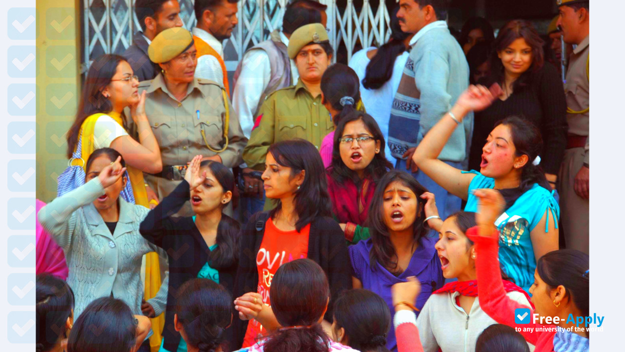 Photo de l’Himachal Pradesh University #15
