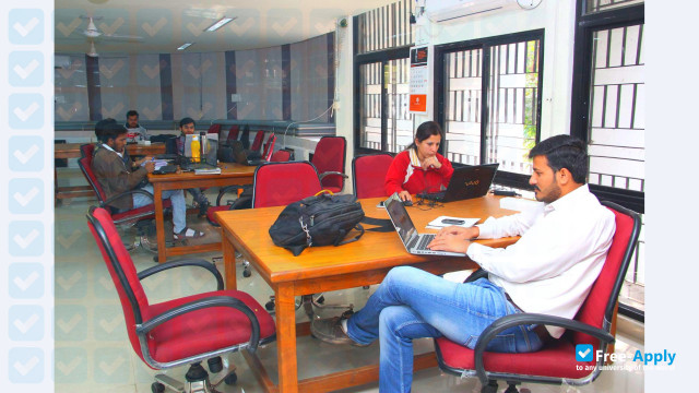 Foto de la Gujarat University #3