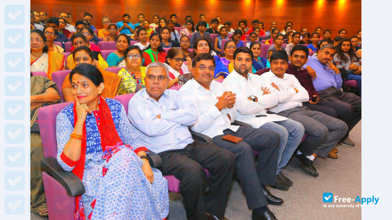 Photo de l’Gujarat University #3
