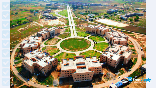 Foto de la Gujarat University #6