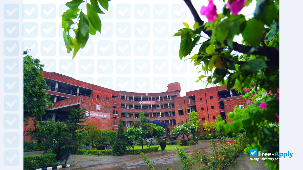 Foto de la Lovely Professional University #10
