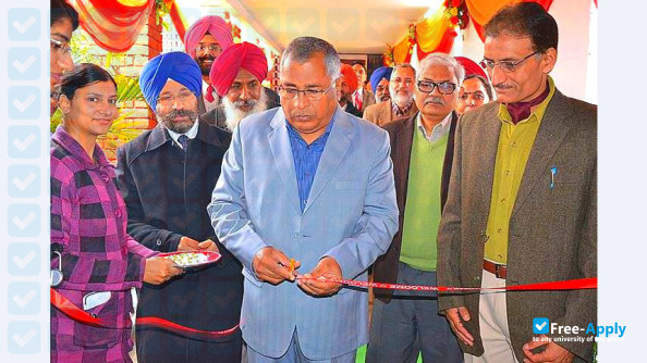 Foto de la Guru Angad Dev Veterinary & Animal Science University