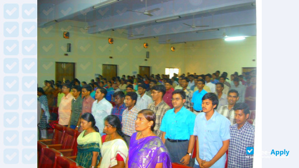 Foto de la Anna University Madras Institute of Technology #9