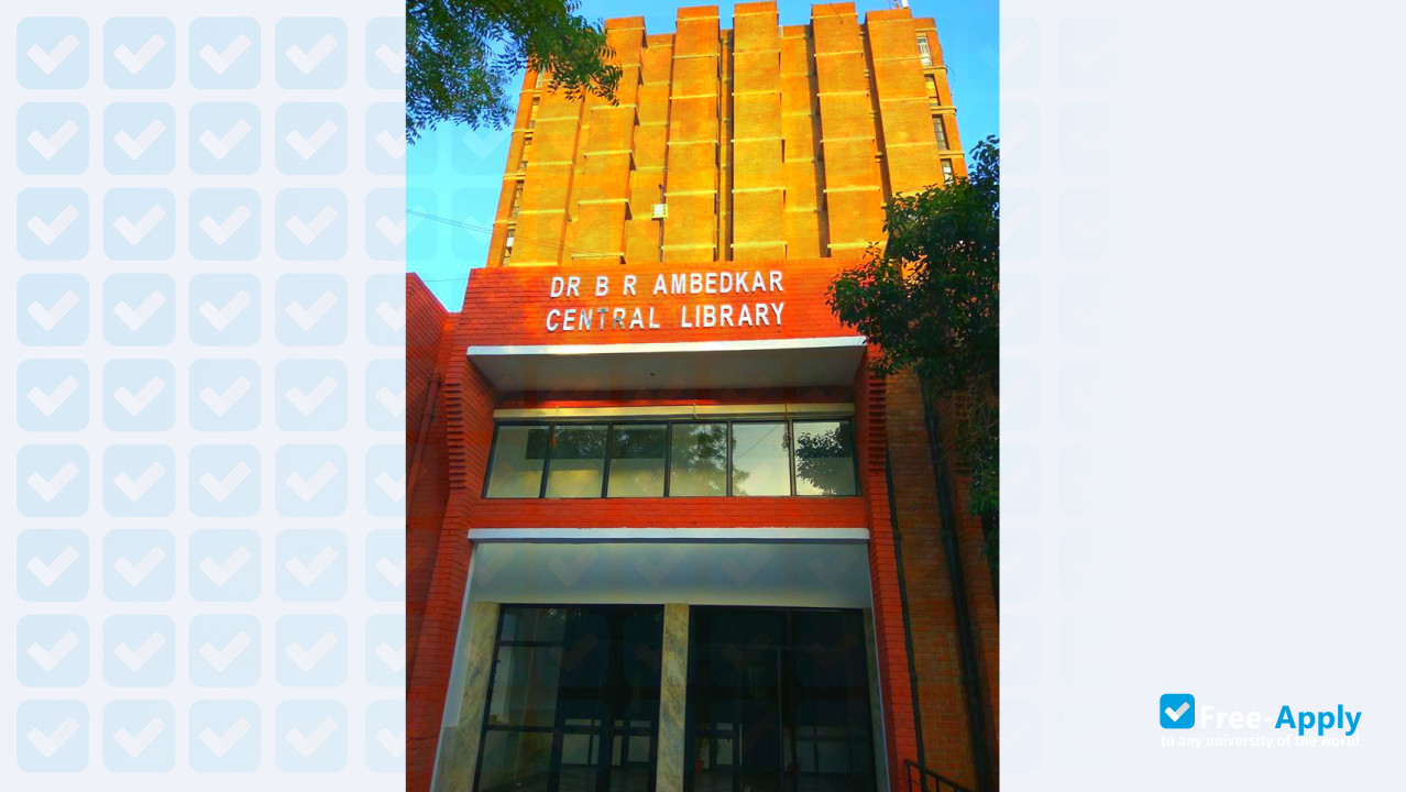 Jawaharlal Nehru University фотография №5