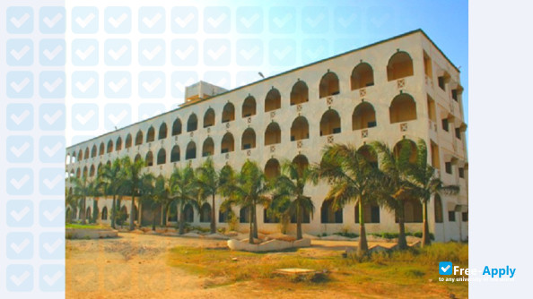 Foto de la Dr. M. G. R. University #21